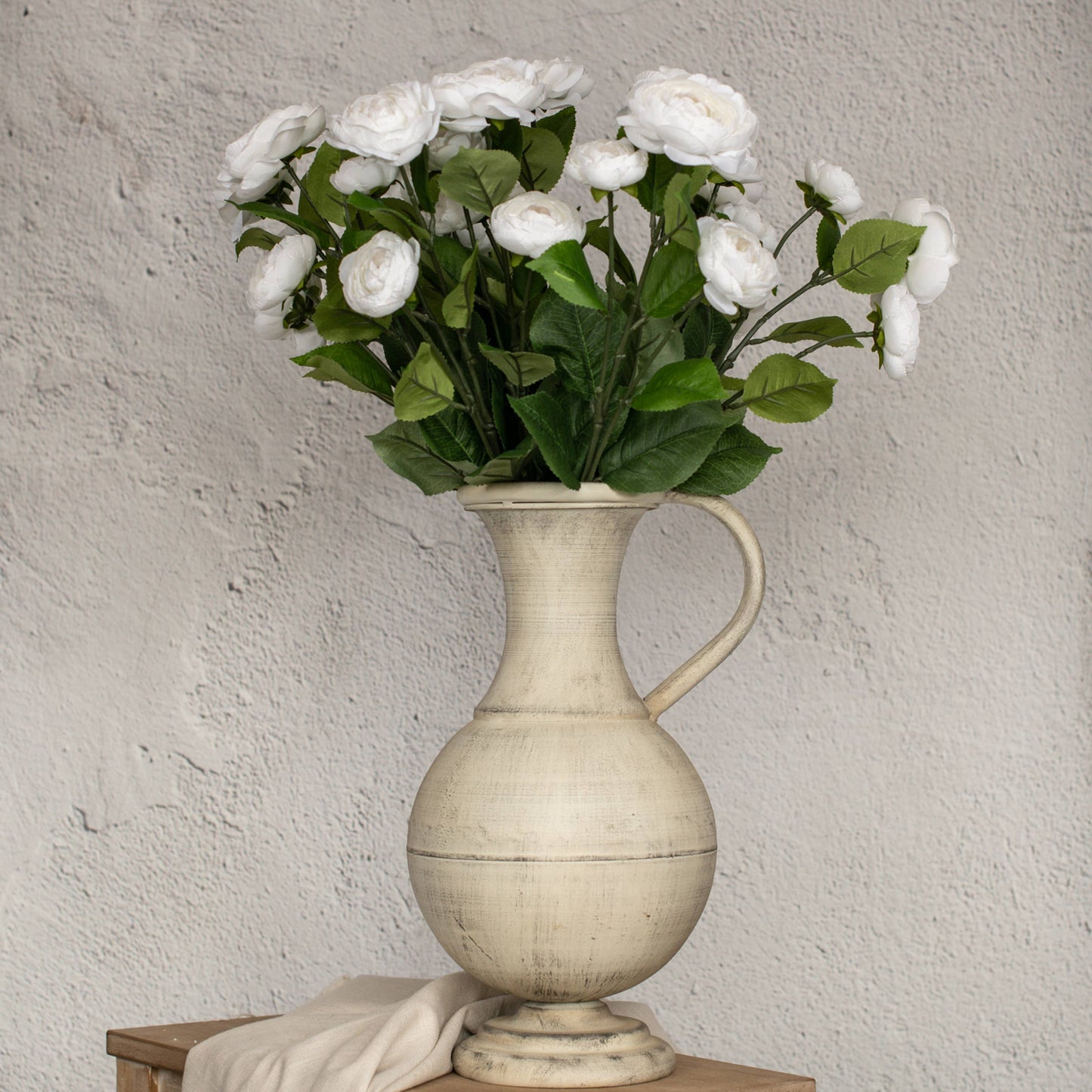 WHITE RANUNCULUS SPRAY