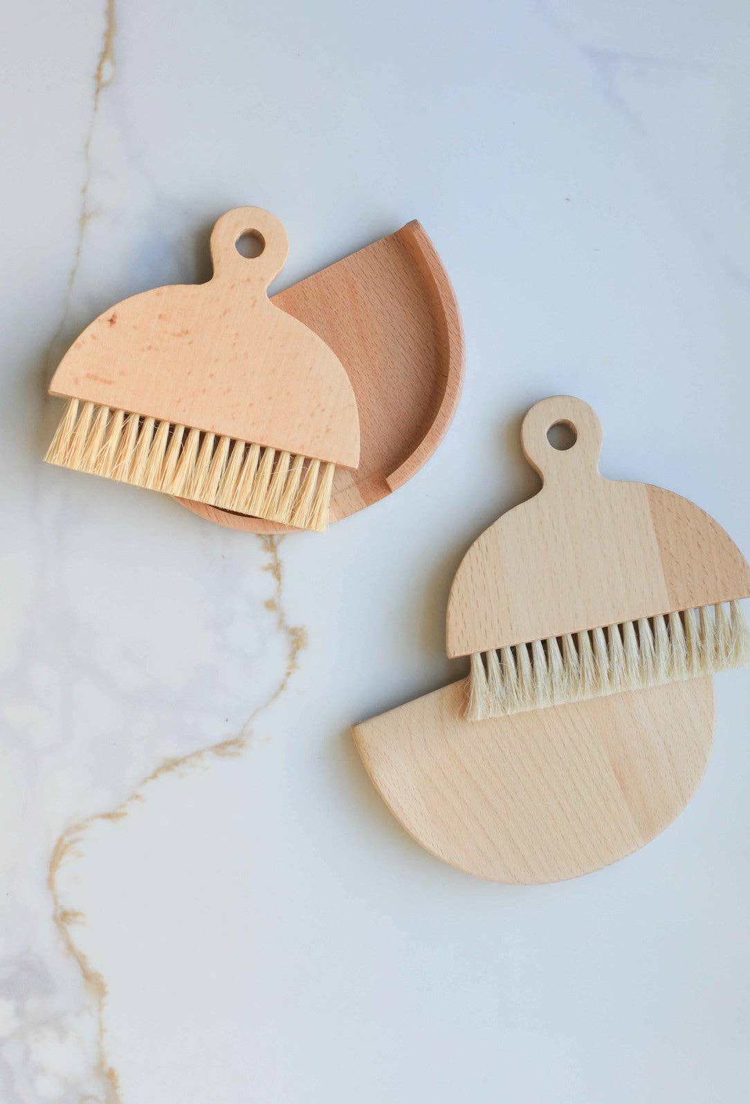 Rounded table brush