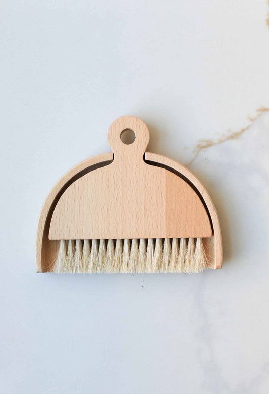 Rounded table brush