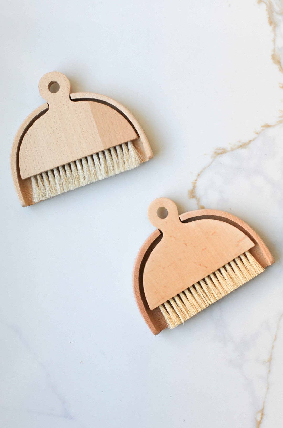 Rounded table brush