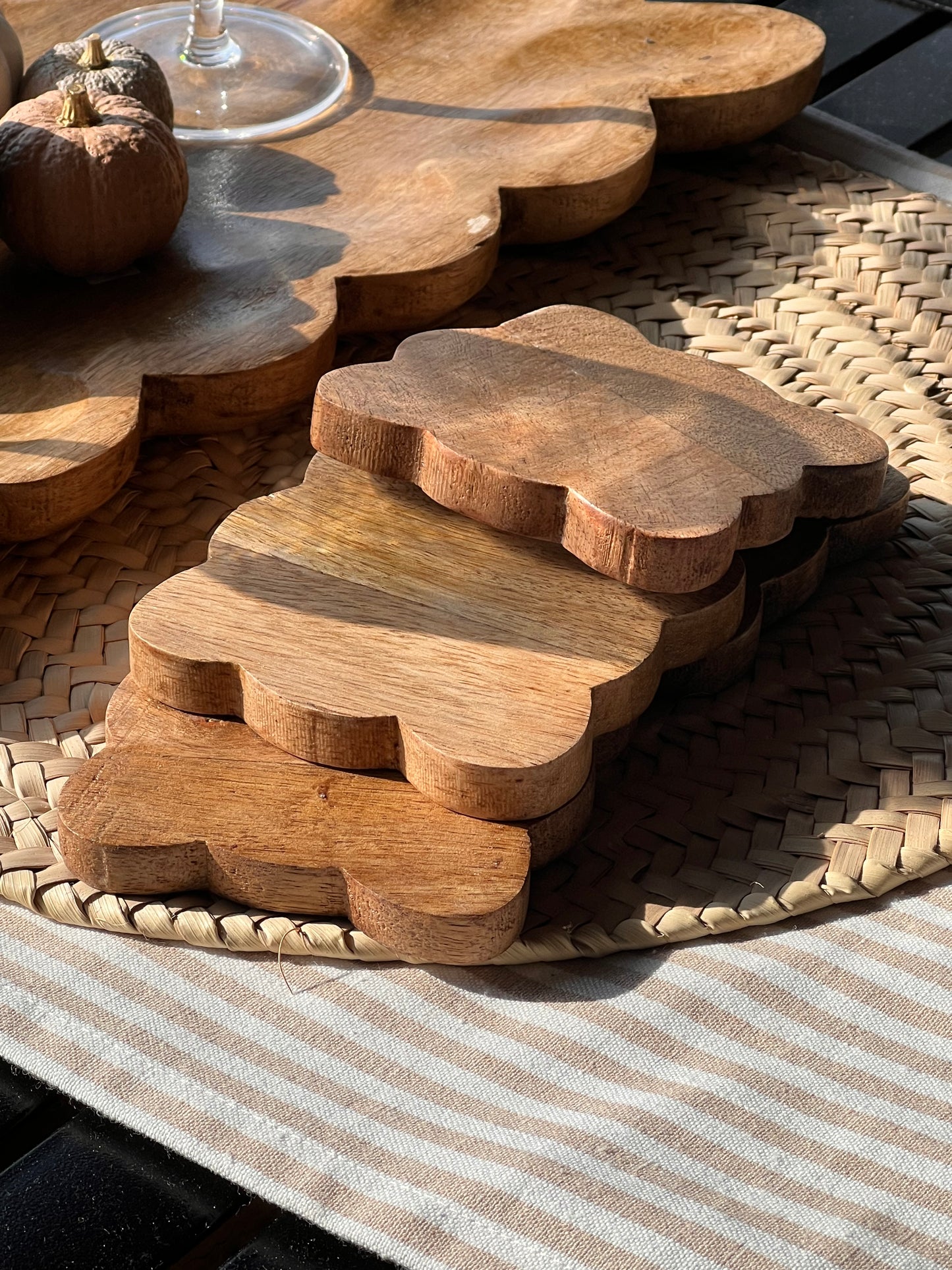 Mango Wood Scalloped coaster (set of 4)