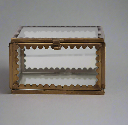 Maeve Scalloped Display Box